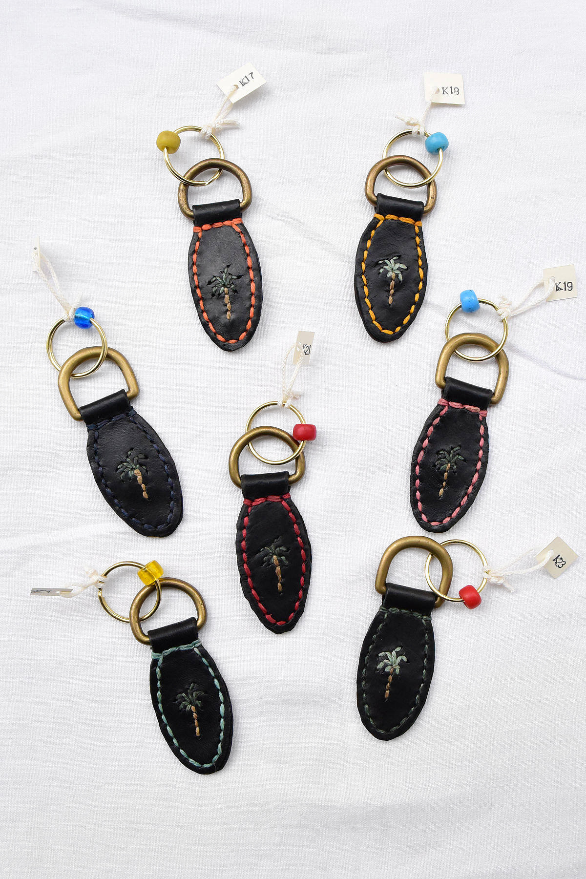 Henri、アンリ、leather goods、handcrafted leather、ハンドクラフト、made in Itary、ハンドメイド、手作り、handmade、キーチェーン、key chain