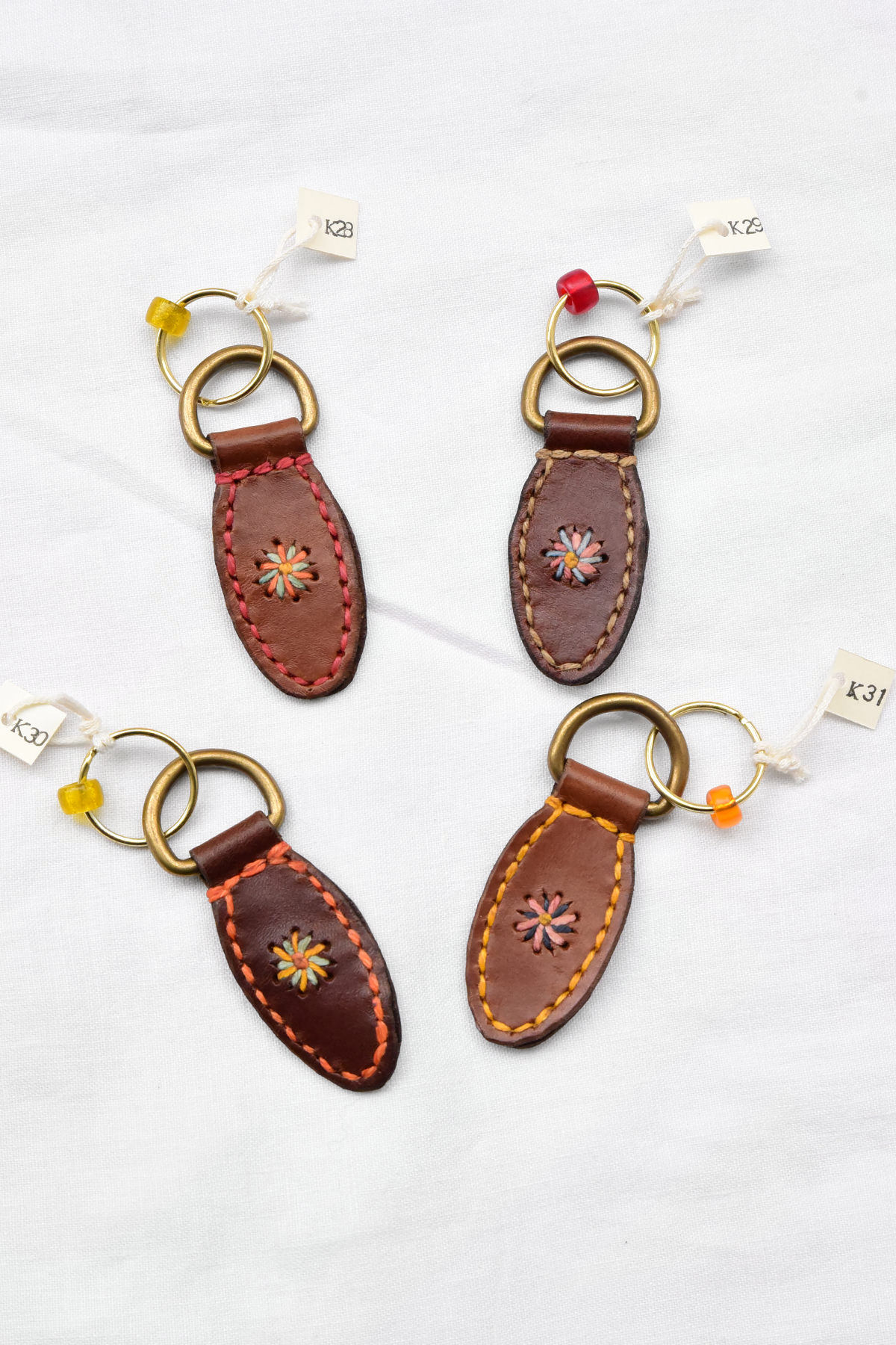 Henri、アンリ、leather goods、handcrafted leather、ハンドクラフト、made in Itary、ハンドメイド、手作り、handmade、キーチェーン、key chain