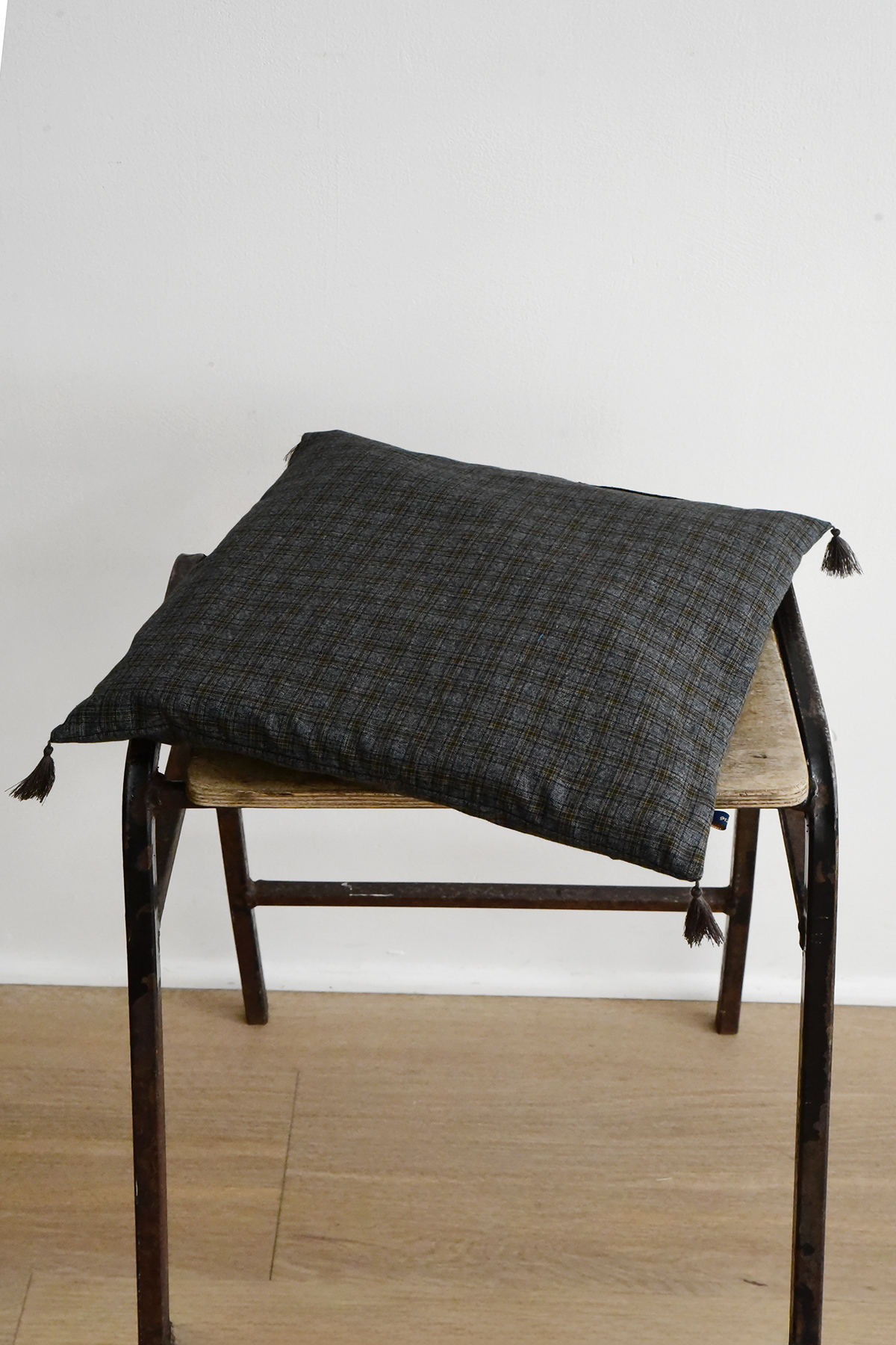 MAKIE / マキエ, Square Cushion