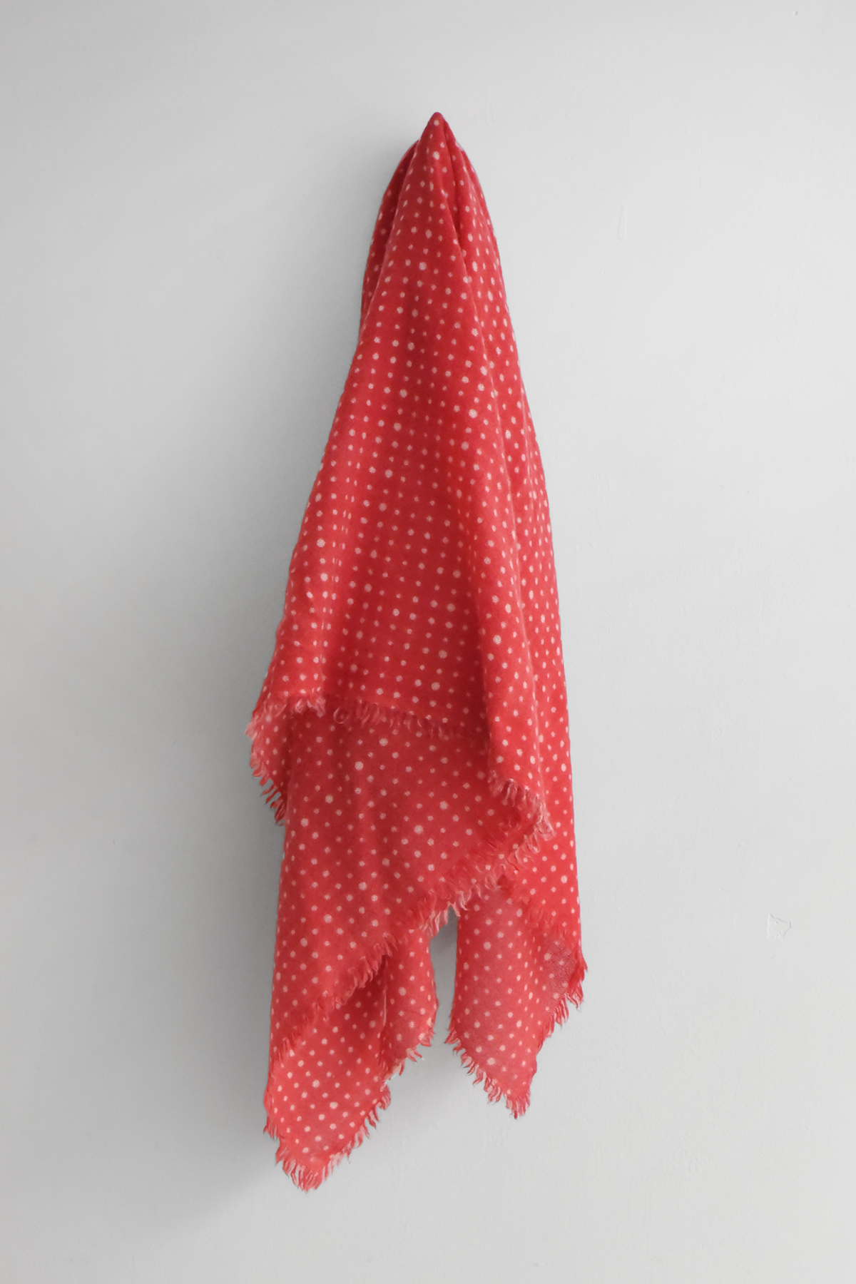 MAKIE / マキエ, Polka Dot Cashmere Square Scarf - Red x Ivory
