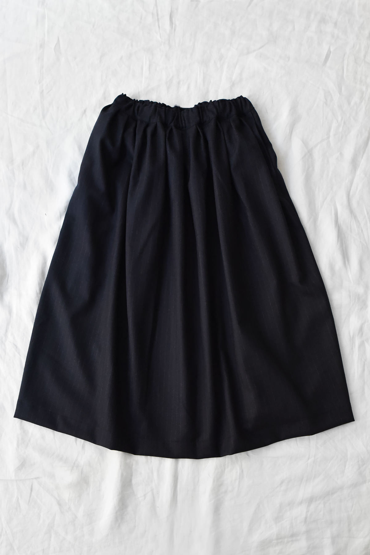 100% wool pleated skirt in navy pinstripe ウールスカート